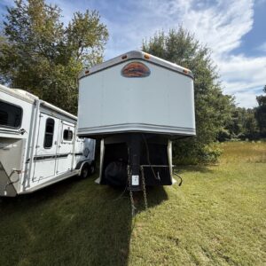 Used 2005 Sundowner Sunlight 2H Weekender ST Horse Trailer