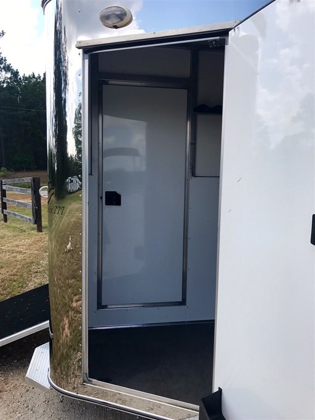 Used 2010 Sundowner 2 Horse BP w/ Side Ramp – All Aluminum - Image 16