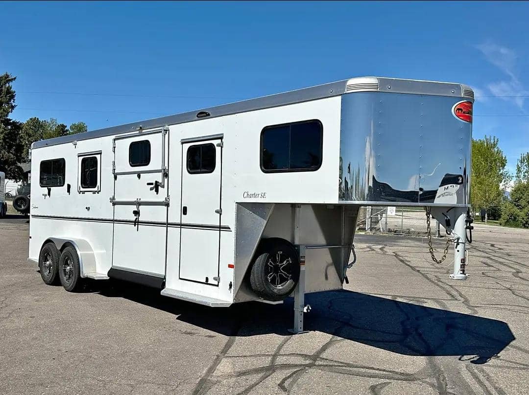 new 2025 2+1 horse trailer